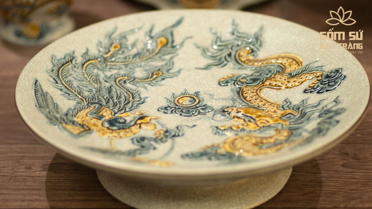 Bộ đồ thờ men rạn Hỷ Sự Quý Tử mâm bồng nên chọn loại chân cao để khi thắp hương đặt ngũ quả sẽ đẹp hơn