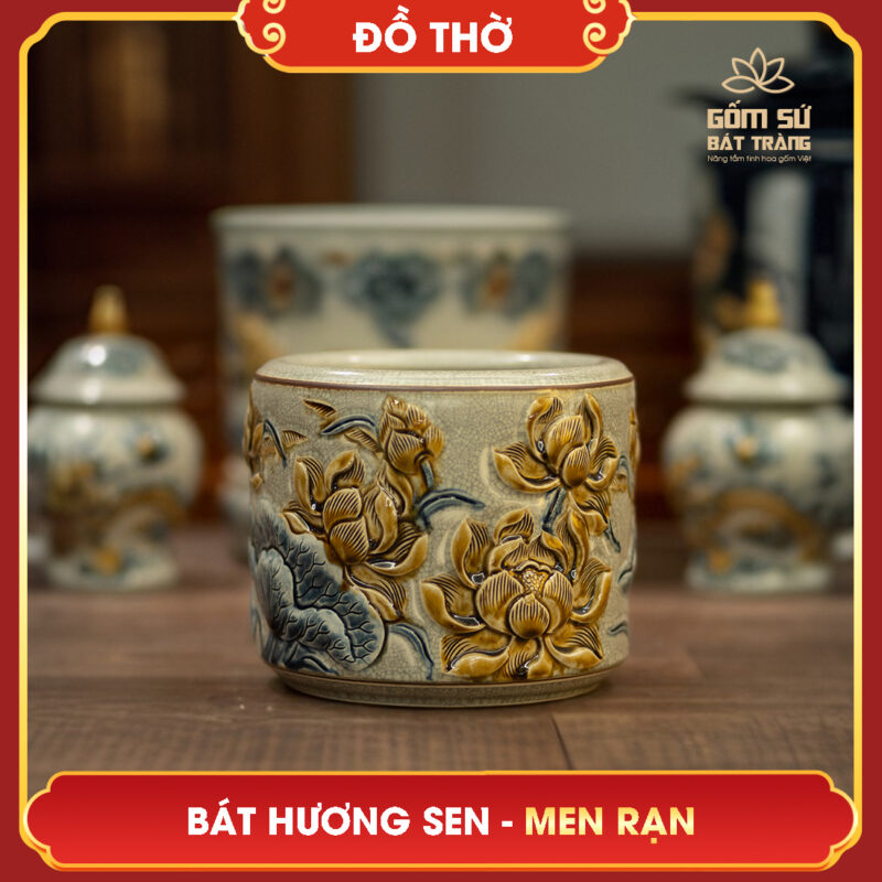 Bát hương Hoa Sen men rạn Hoa sen là một loài hoa đẹp, mang nhiều ý nghĩa nhân văn sâu sắc. Nó là biểu tượng của Phật giáo, tượng trưng cho sự thanh cao, thoát tục, giác ngộ, giải thoát, sức mạnh, niềm hy vọng, lạc quan và kiên nhẫn.