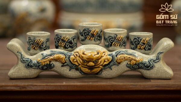 Kỷ thờ dùng để đựng nước hoặc rượu