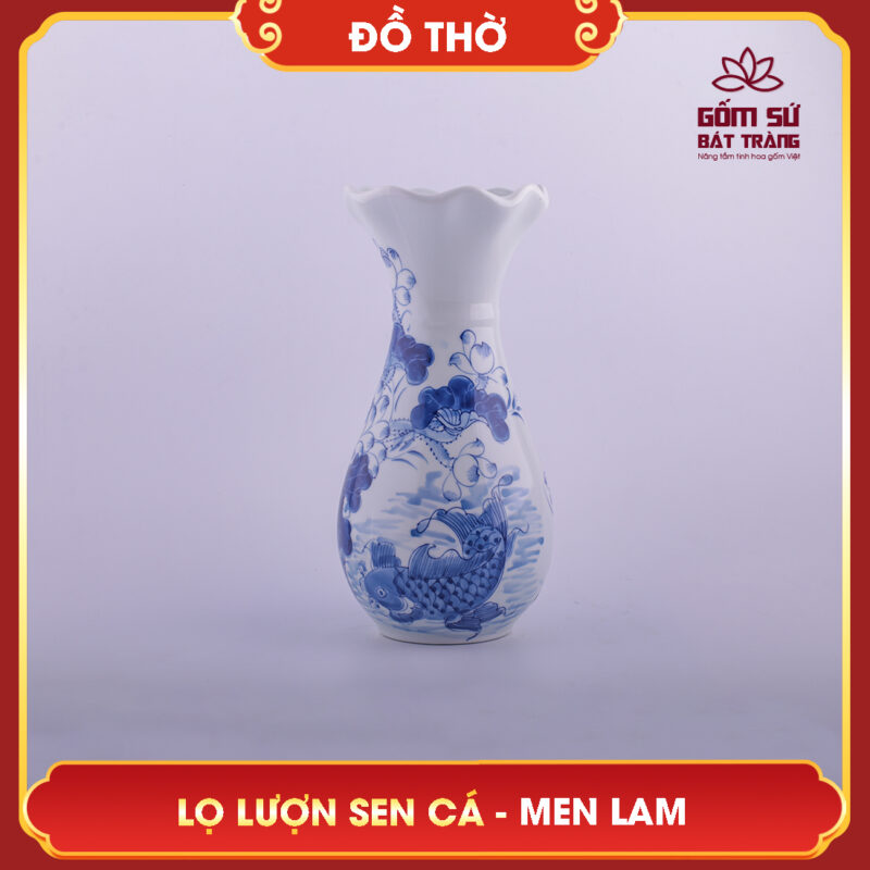 Bộ đồ thờ 13 món - Lựa chọn hoàn hảo cho ban thờ nhỏ Hoa sen được vẽ trên lọ lượn tượng trưng cho sự thanh cao, thoát tục.