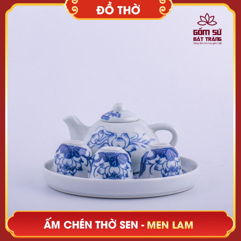 Bộ đồ thờ 13 món - Lựa chọn hoàn hảo cho ban thờ nhỏ Hoa sen được vẽ trên ấm chén tượng trưng cho sự thanh tao, trang nhã, thể hiện lòng thành kính đối với tổ tiên