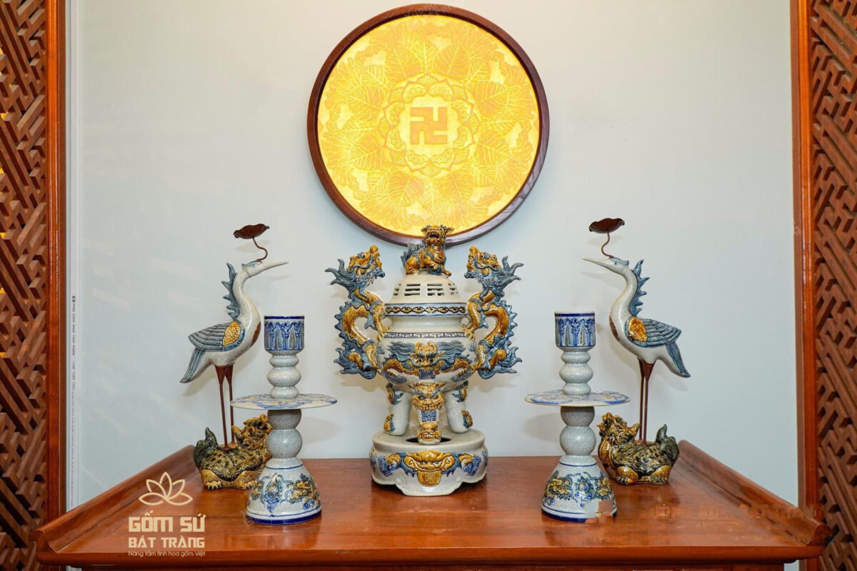 Bí quyết chọn và sắp xếp bộ đồ thờ 5 món cho gia chủ Nhấn vào đây để xem báo giá chi tiết bộ đồ thờ 5 món (bộ đồ thờ ngũ sự) men rạn